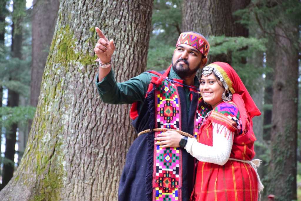 Manali Best Photo shoot contact us 7807711010 | Stylish winter outfits,  Couple photography winter, Casual day outfits